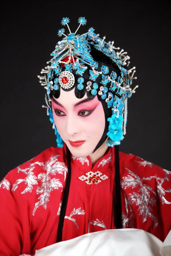 男旦翠衫舞奇葩秀梨园