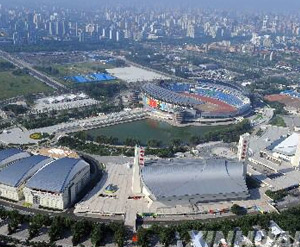 演出场馆 奥体中心场馆群（英东游泳馆、奥体中心体育场）